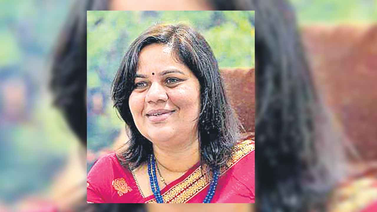 కమిషనర్‌గా శ్రీదేవి బాధ్యతల స్వీకరణ