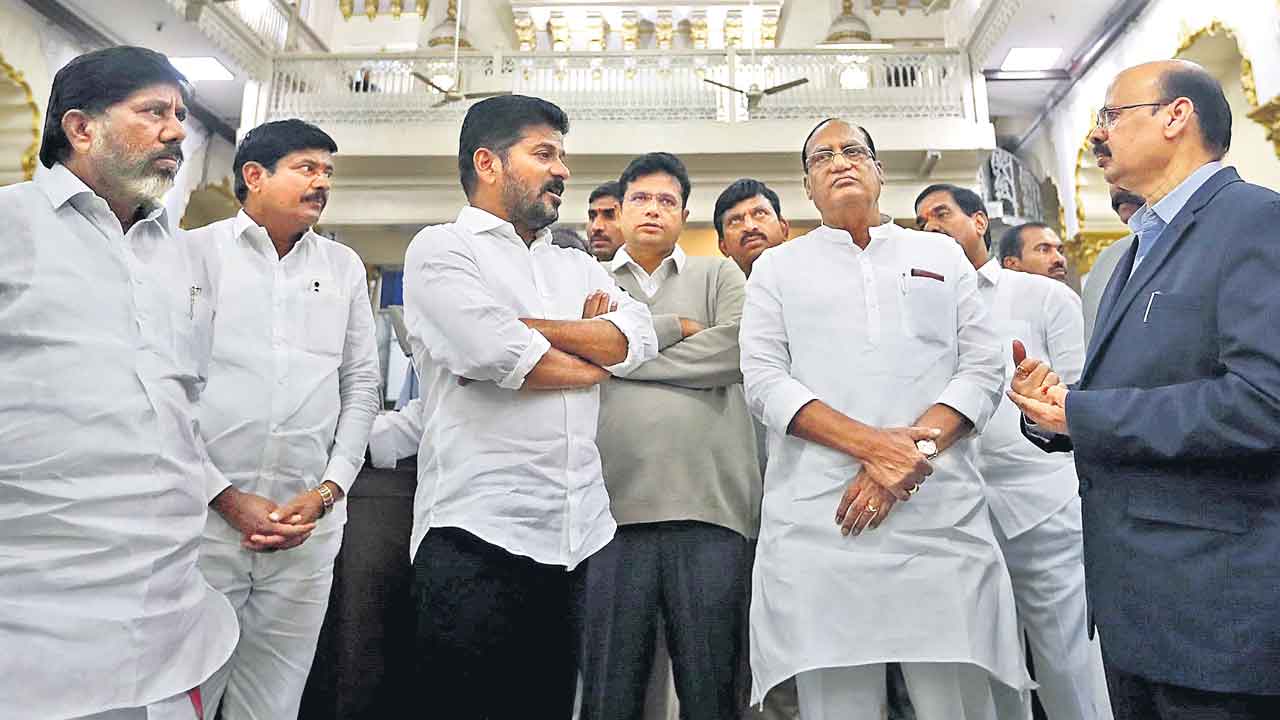 ఒకేచోట ఉభయ సభలు