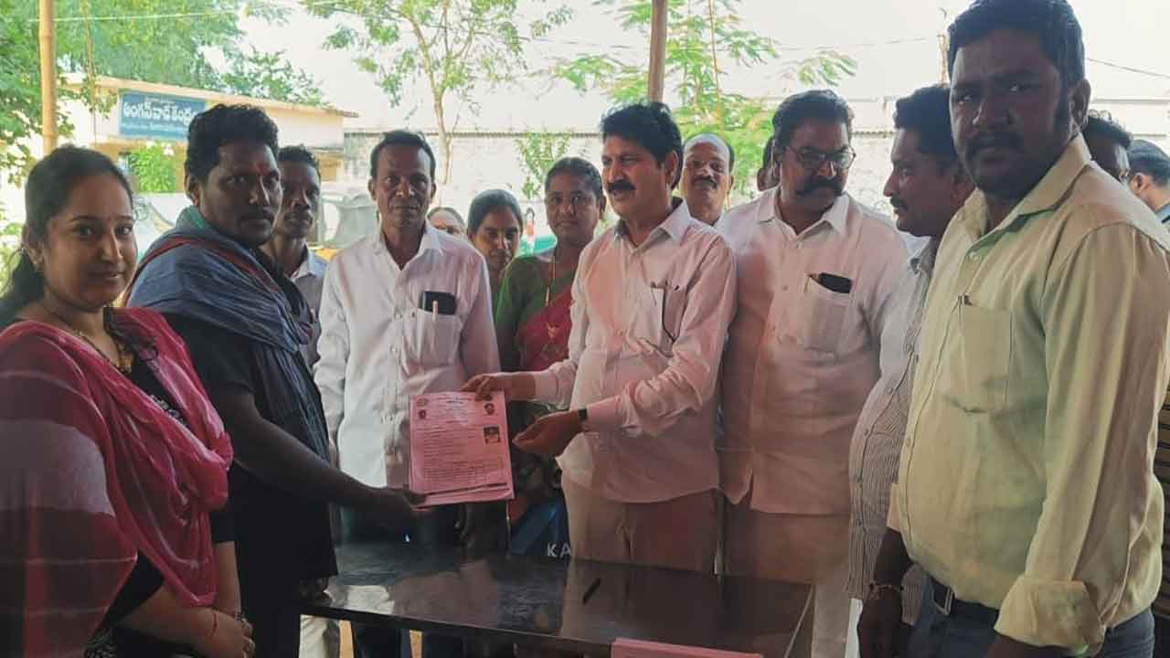 పథకాలకు దరఖాస్తు చేసుకోండి