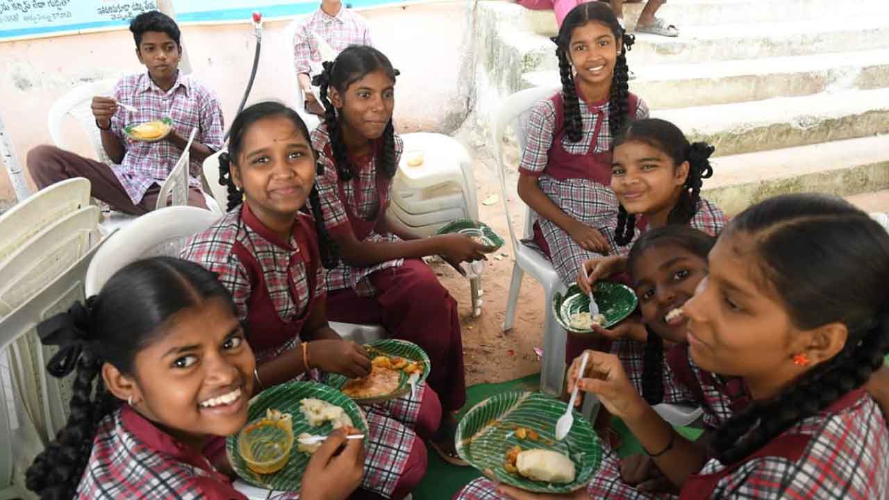 3,500 స్కూళ్లలో సీఎం బ్రేక్‌ఫాస్ట్‌