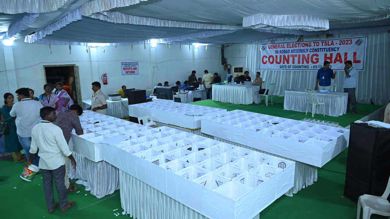 సూర్యాపేటలో 64 టేబుళ్లు