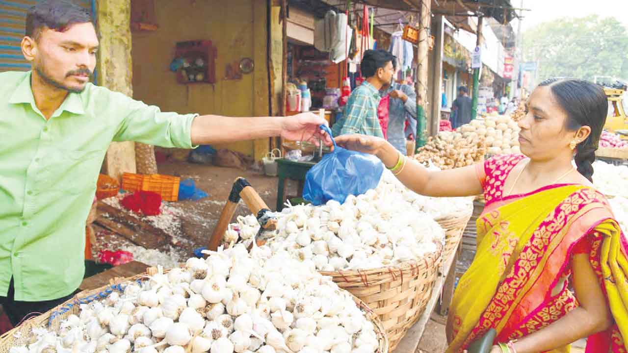 ఏం కొనేటట్టు లేదు