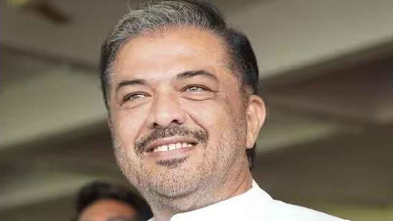 మహారాష్ట్ర కాంగ్రెస్‌ ఎమ్మెల్యేపై అనర్హత వేటు