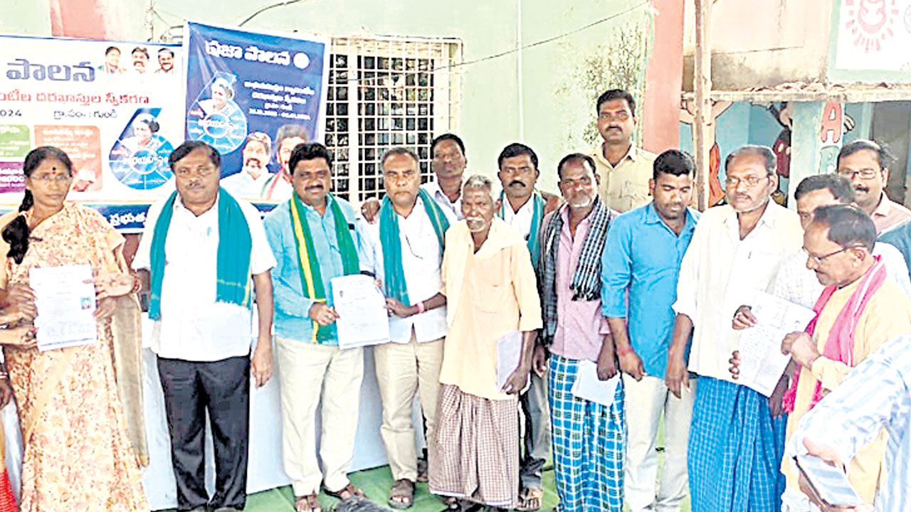 కొనసాగుతున్న ప్రజాపాలన గ్రామసభలు