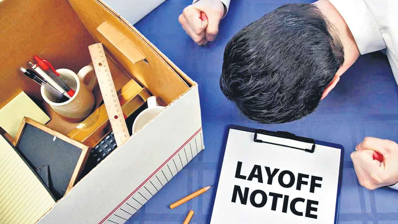 Layoffs | కొత్త ఏడాదిలోనూ కోతలేనా?.. ప్రపంచవ్యాప్తంగా సంక్షోభపరిస్థితులు.. అన్ని రంగాల్లో భారీగా లేఆఫ్లు!