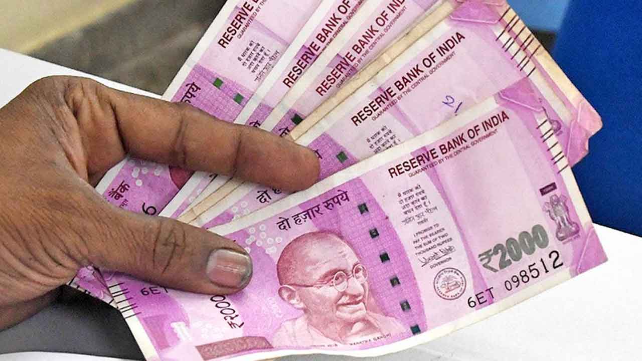 వెనక్కిరాని 2 వేల నోట్లు రూ.9,760 కోట్లు