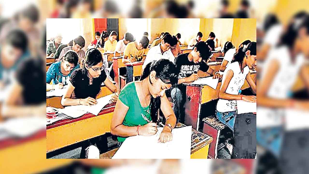 డీఎడ్‌ ప్రవేశాలపై గందరగోళం