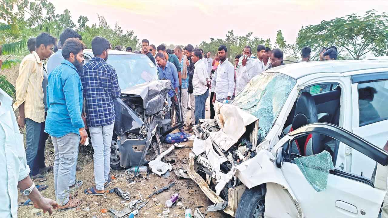 రెండు కార్లు ఢీ.. ఐదుగురి దుర్మరణం