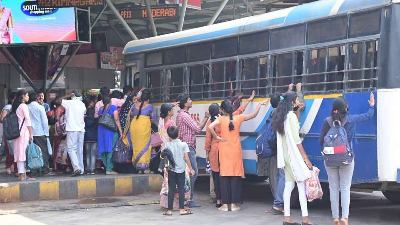 ప్రయాణికులకు విజ్ఞప్తి సరిపడా బస్సుల్లేవ్