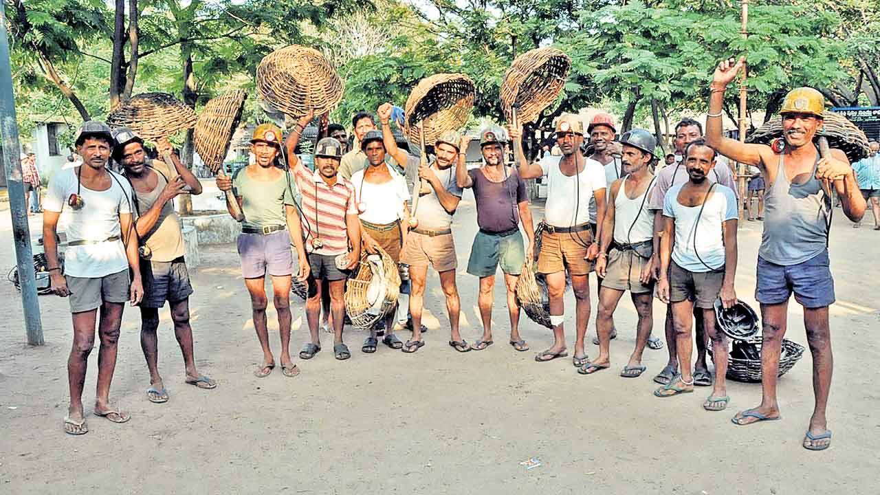 Singareni | సింగరేణిలో ఎన్నికల సందడి.. ఈ నెల 27న పోలింగ్‌