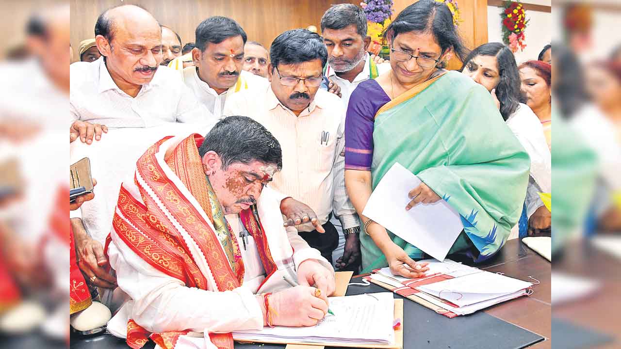 బస్‌పాస్‌ రాయితీలకు 212.5 కోట్లు