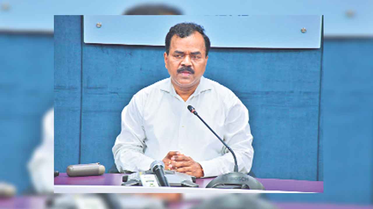 కబ్జాలను ఉపేక్షించకండి