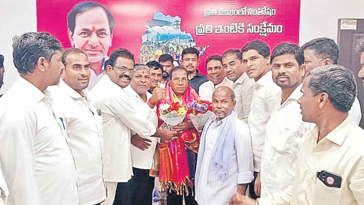 జహీరాబాద్‌లో బీఆర్‌ఎస్‌ సంబురాలు