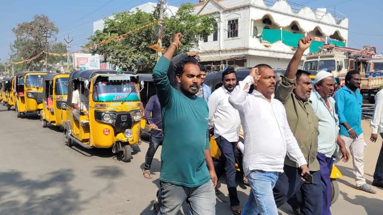 పత్తి రైతుల పైసల గోస