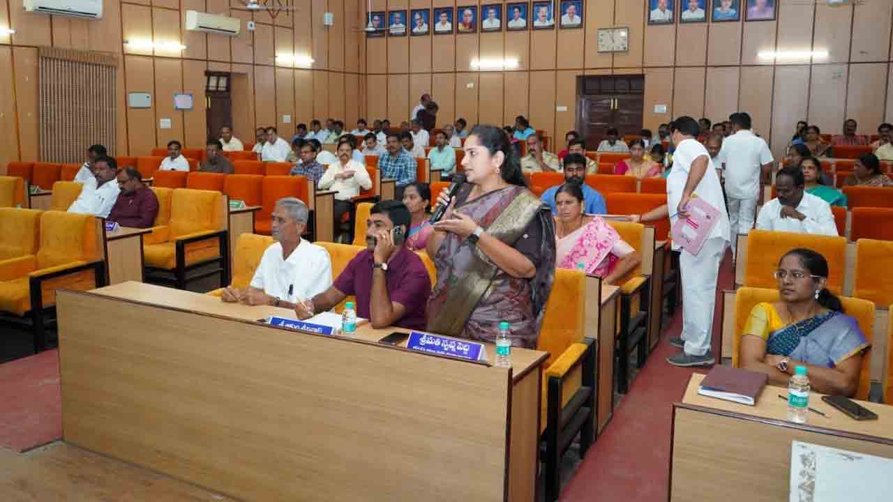 డుమ్మా టీచర్లపై చర్యలు తీసుకోండి