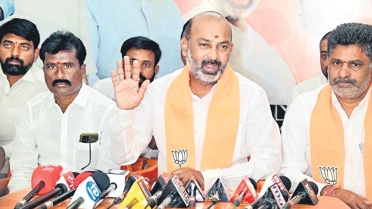 Bandi Sanjay | ‘ఆరు గ్యారెంటీలు’ దరఖాస్తులకే పరిమితమా?.. కాంగ్రెస్‌ సర్కార్‌పై ప్రజలకు అనేక సందేహాలు: బండి సంజయ్‌