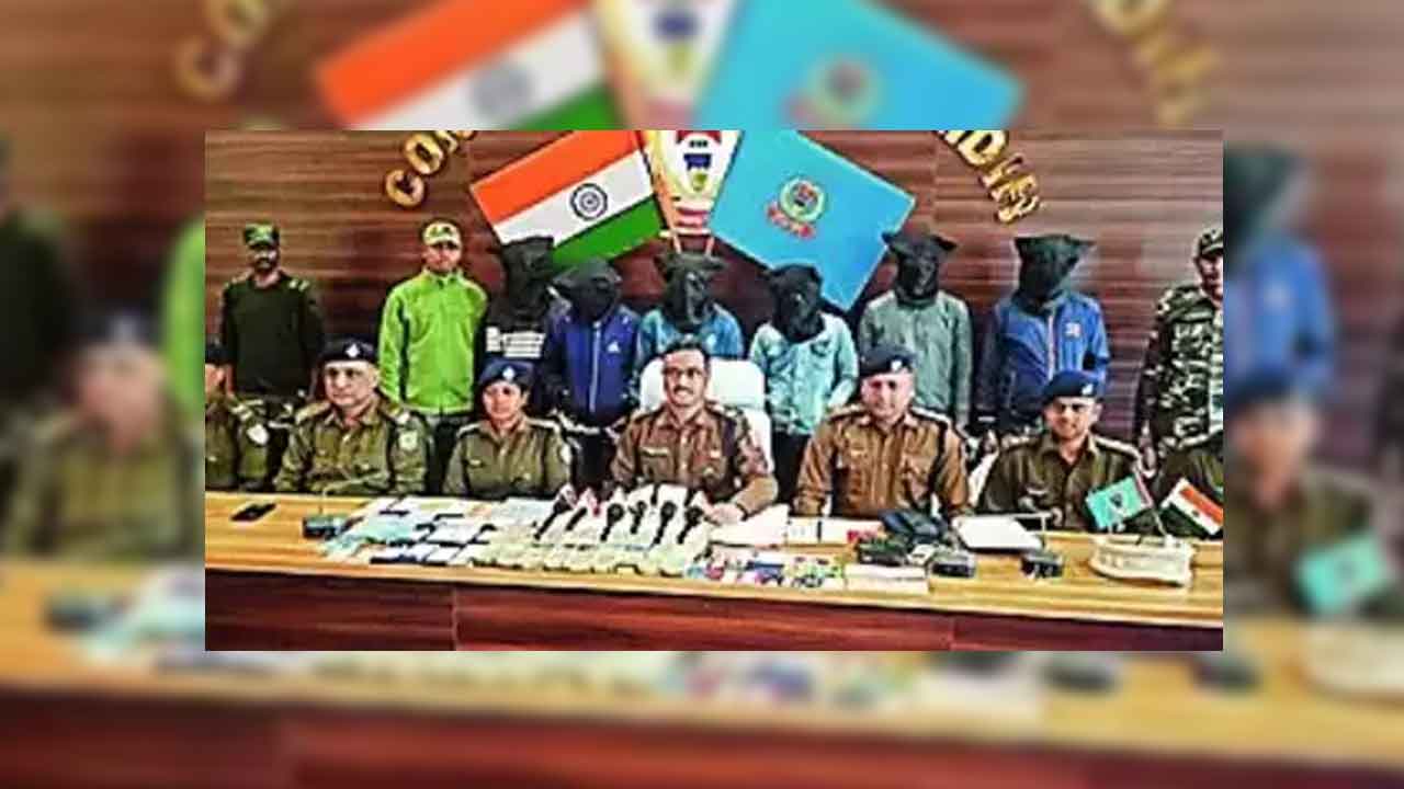 అరెస్ట్‌ను తప్పించుకోవడానికి నదిలో దూకేశారు!