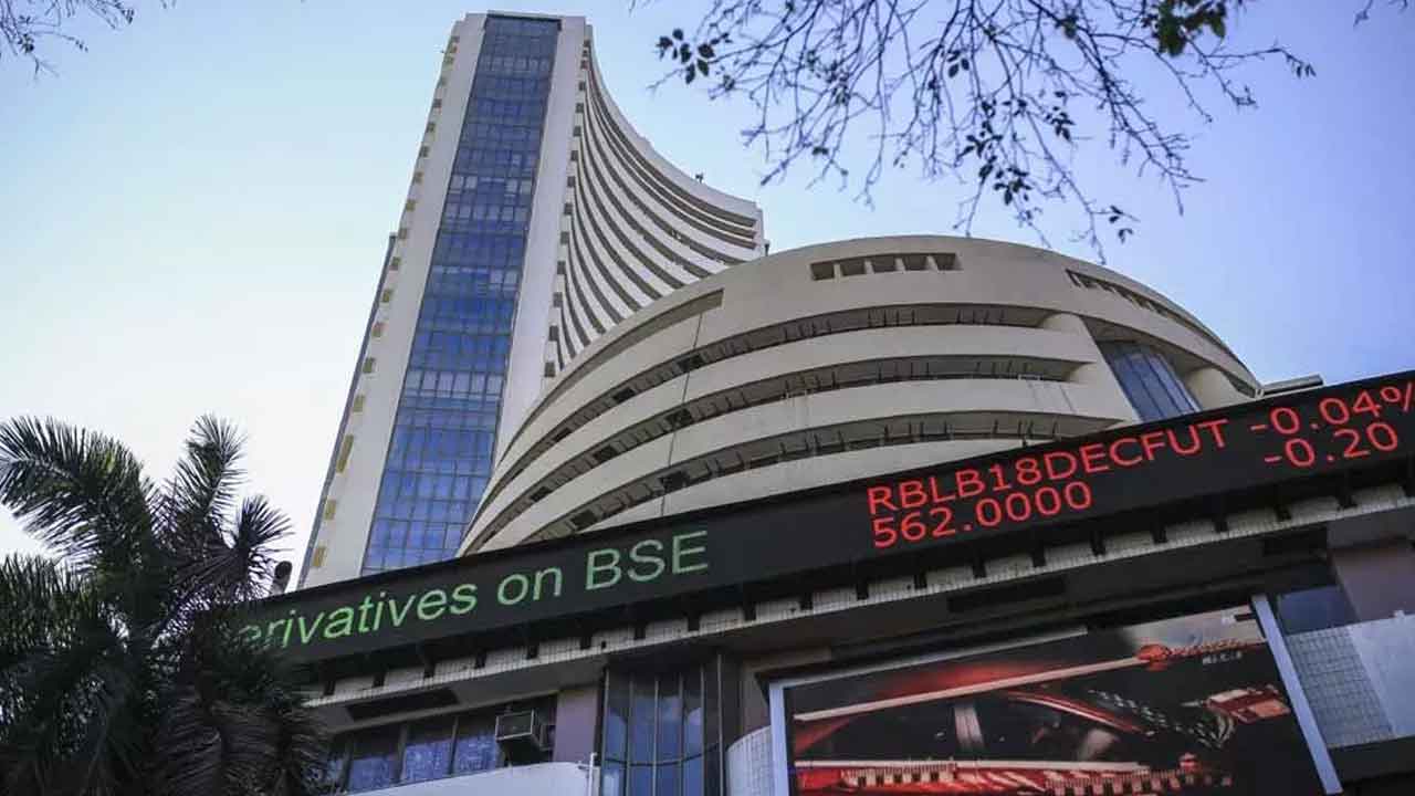 స్వల్ప లాభాల్లో మార్కెట్లు