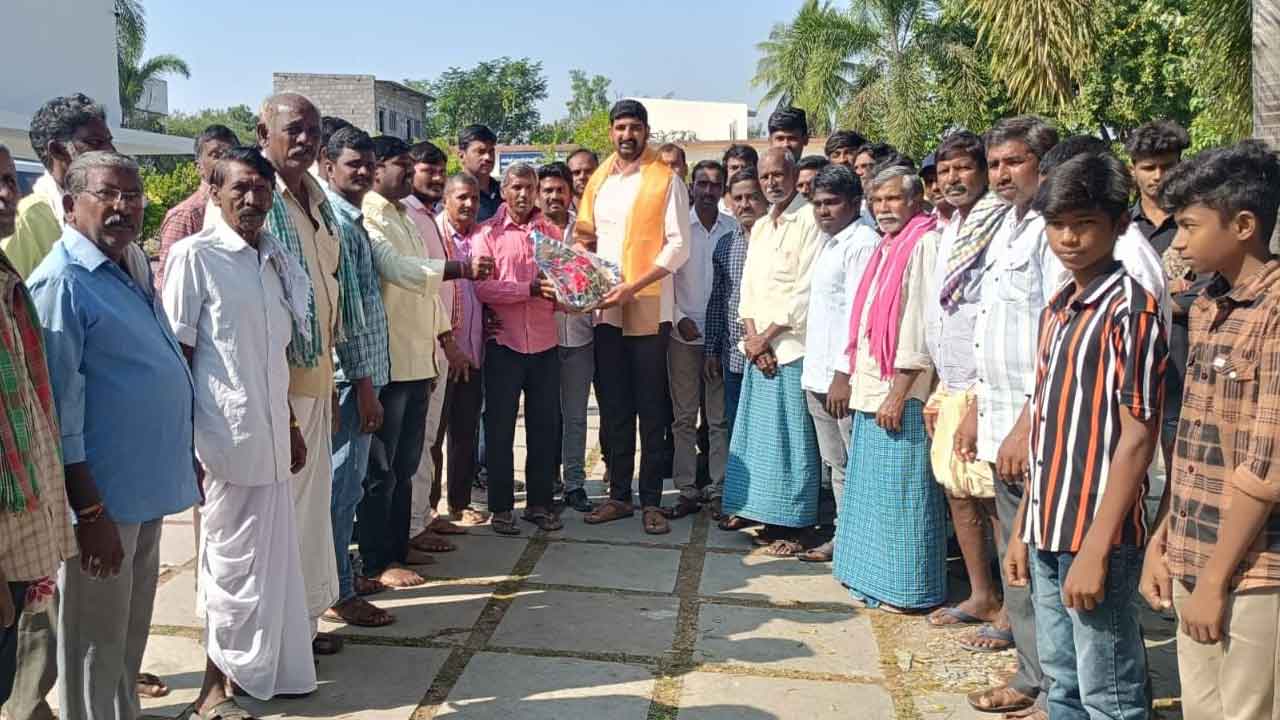 వెల్లువెత్తిన అభిమానం