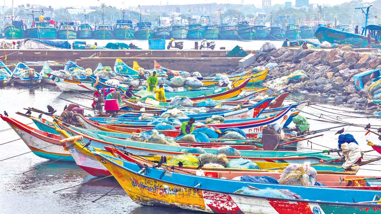 తుఫానుగా మారనున్న అల్ప పీడనం