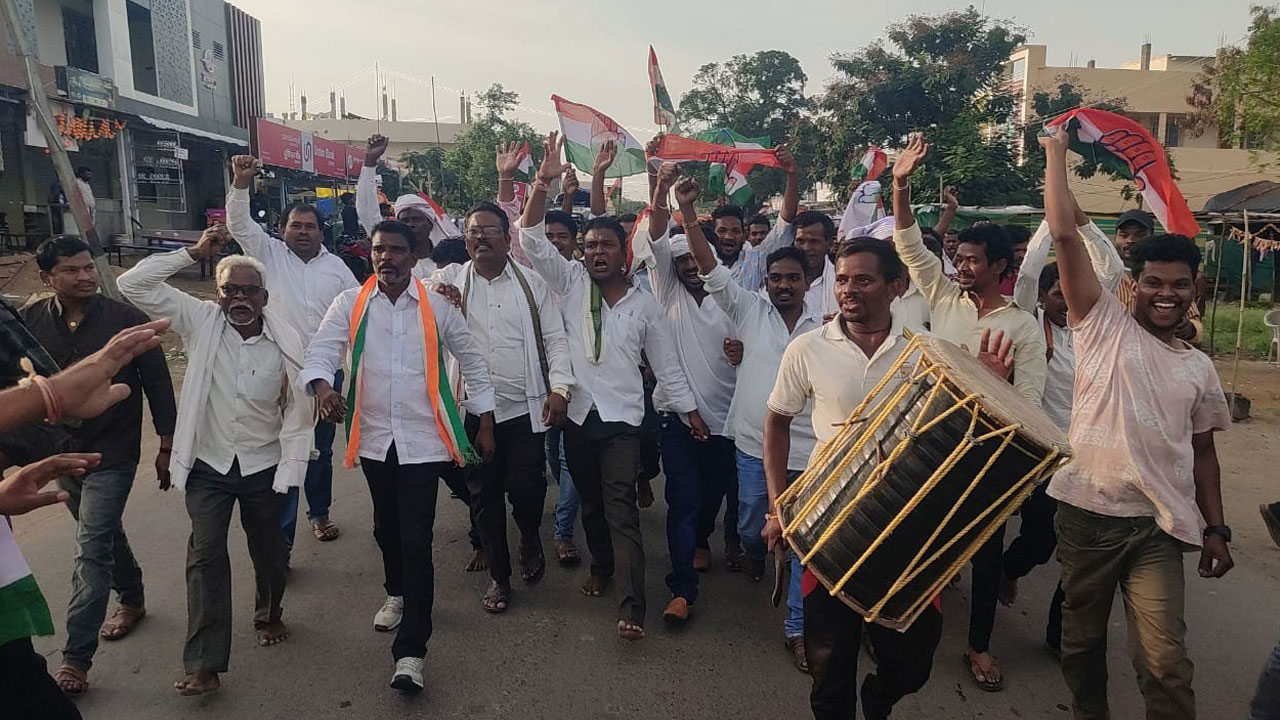 కాంగ్రెస్‌ నాయకుల సంబురాలు