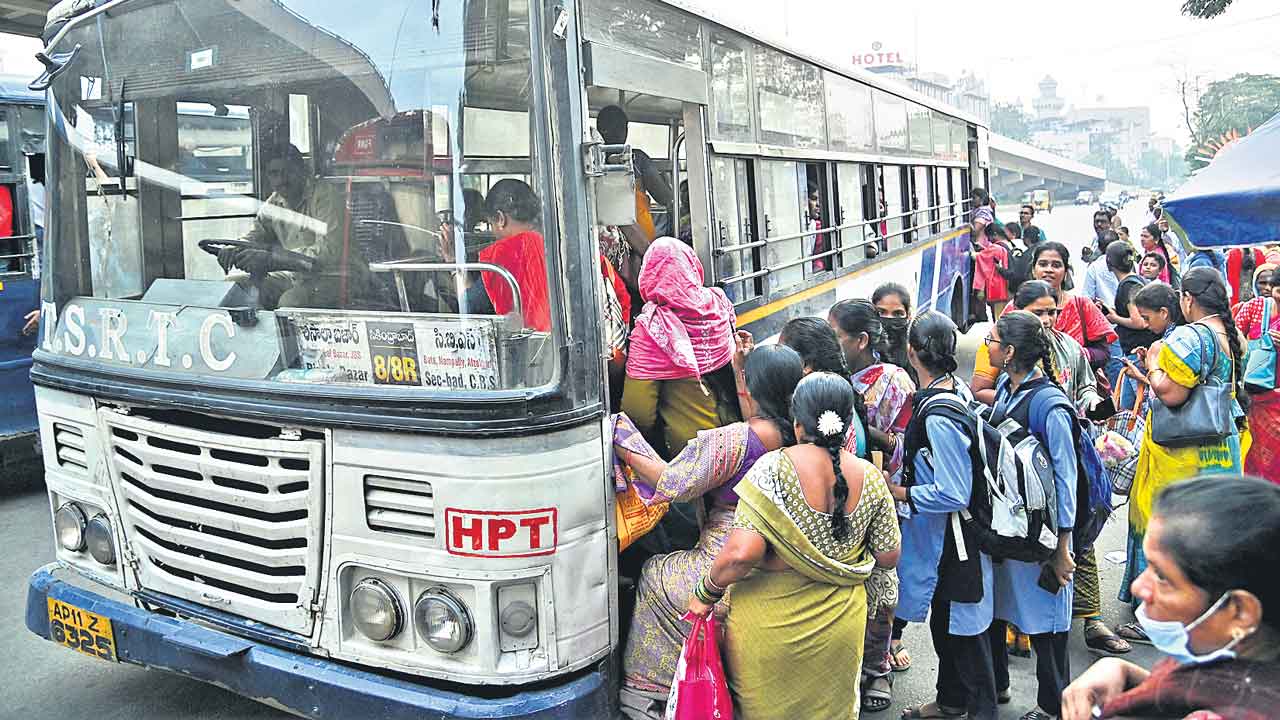 సిటీ బస్సుల్లో ఓవర్‌ లోడ్‌