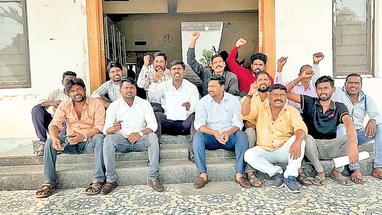 దళితబంధు రెండో విడత నిధులు ఇవ్వాలి