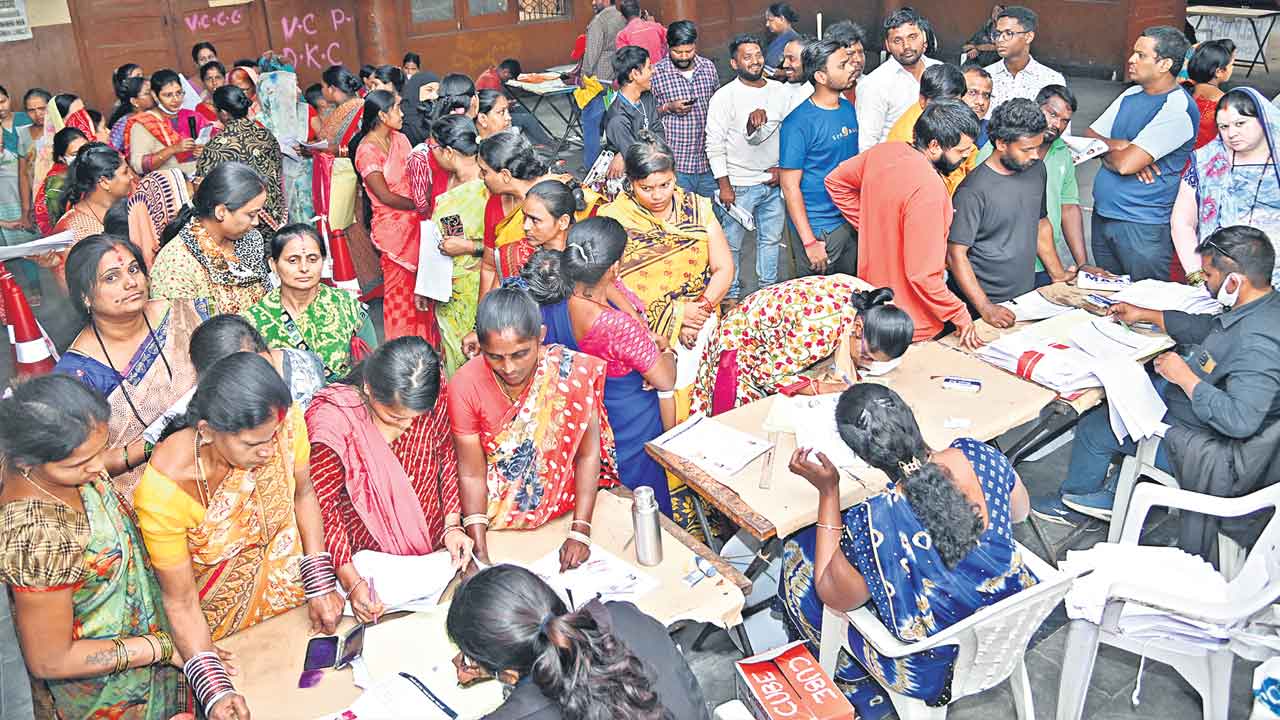 మూడు రోజులు.. 9,92,234 అర్జీలు