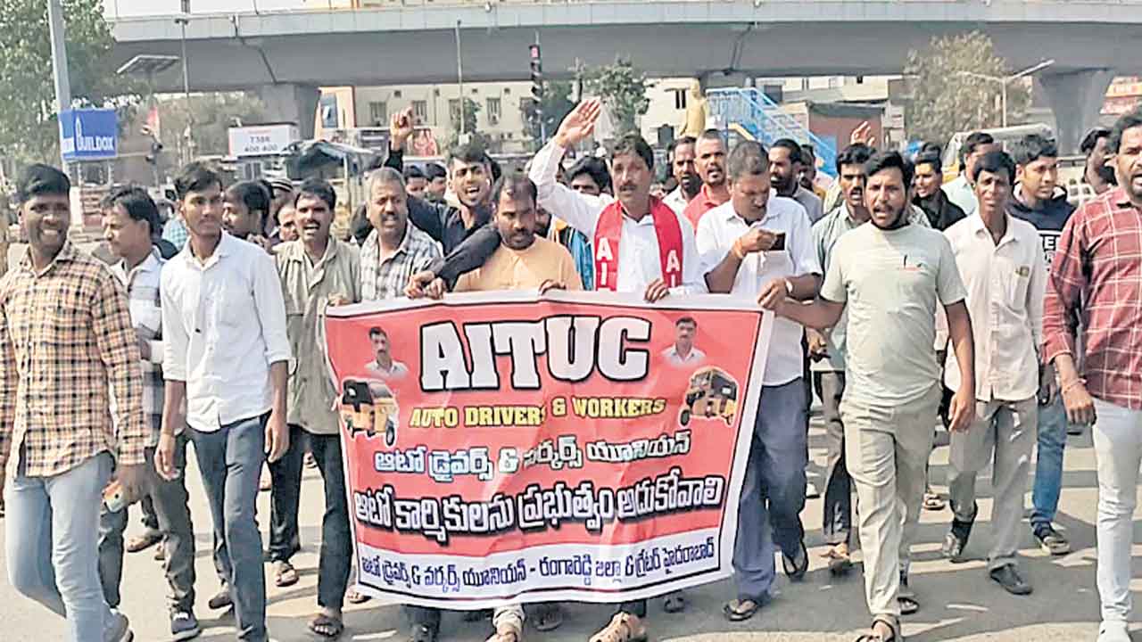 జీవనోపాధిపై దెబ్బకొట్టోద్దు