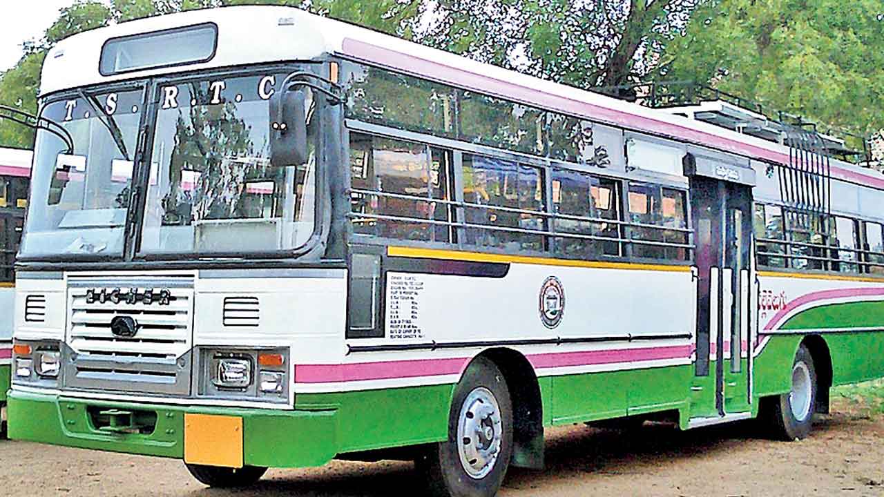 Free Bus For Women | మహాలక్ష్మి ఎఫెక్ట్‌.. ఆ సమస్యలను పరిష్కరించాలంటూ హైర్‌ బస్సుల సమ్మె సైరన్‌
