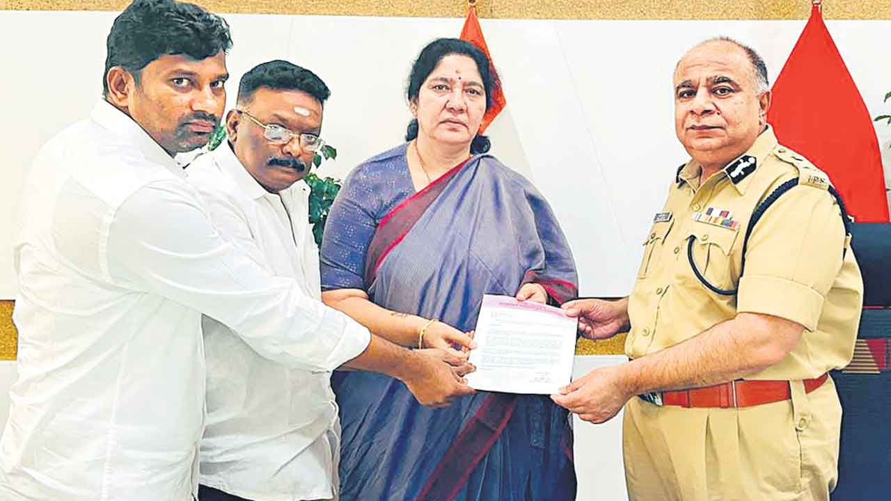 లాకప్‌డెత్‌పై విచారణ చేయాలి