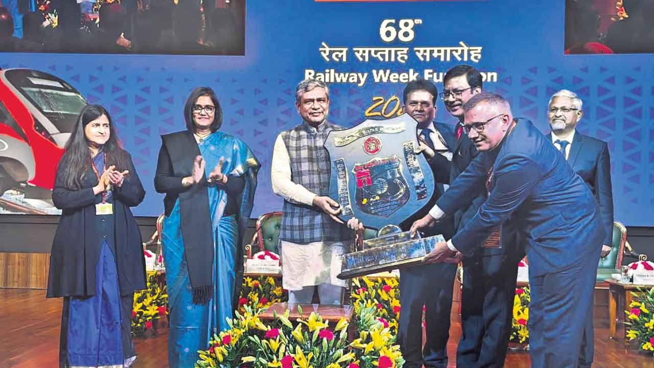 దక్షిణ మధ్య రైల్వేకు అవార్డుల పంట