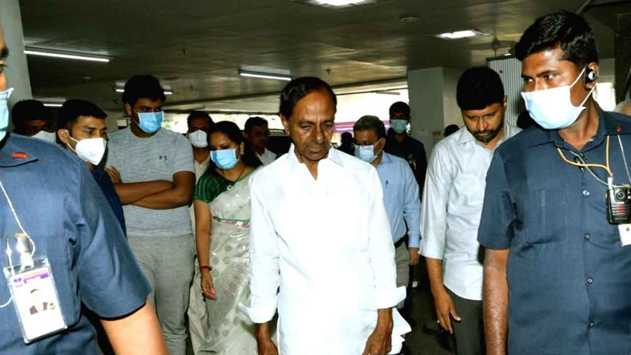 KCR | కేసీఆర్‌ భద్రత కుదింపు.. ఎస్కార్ట్‌ వాహనం.. ఇంటిముందు సెంట్రీ