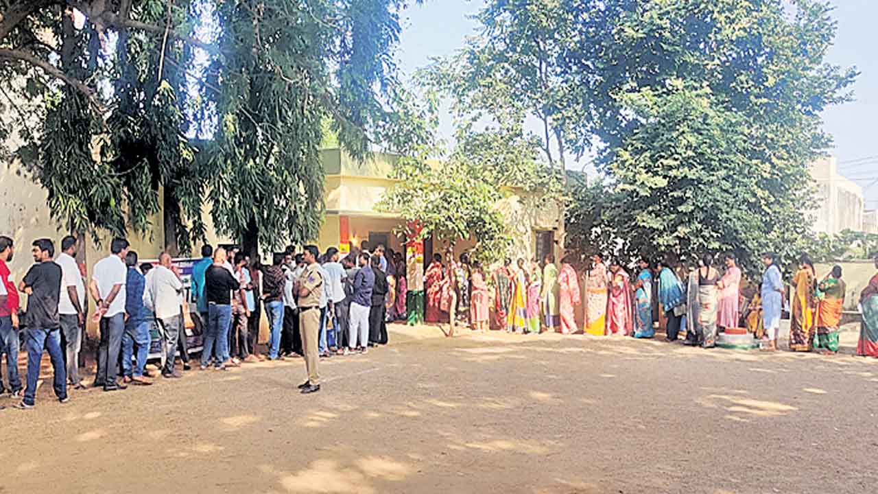 ఈవీఎంలో ఓటరు నిర్ణయం