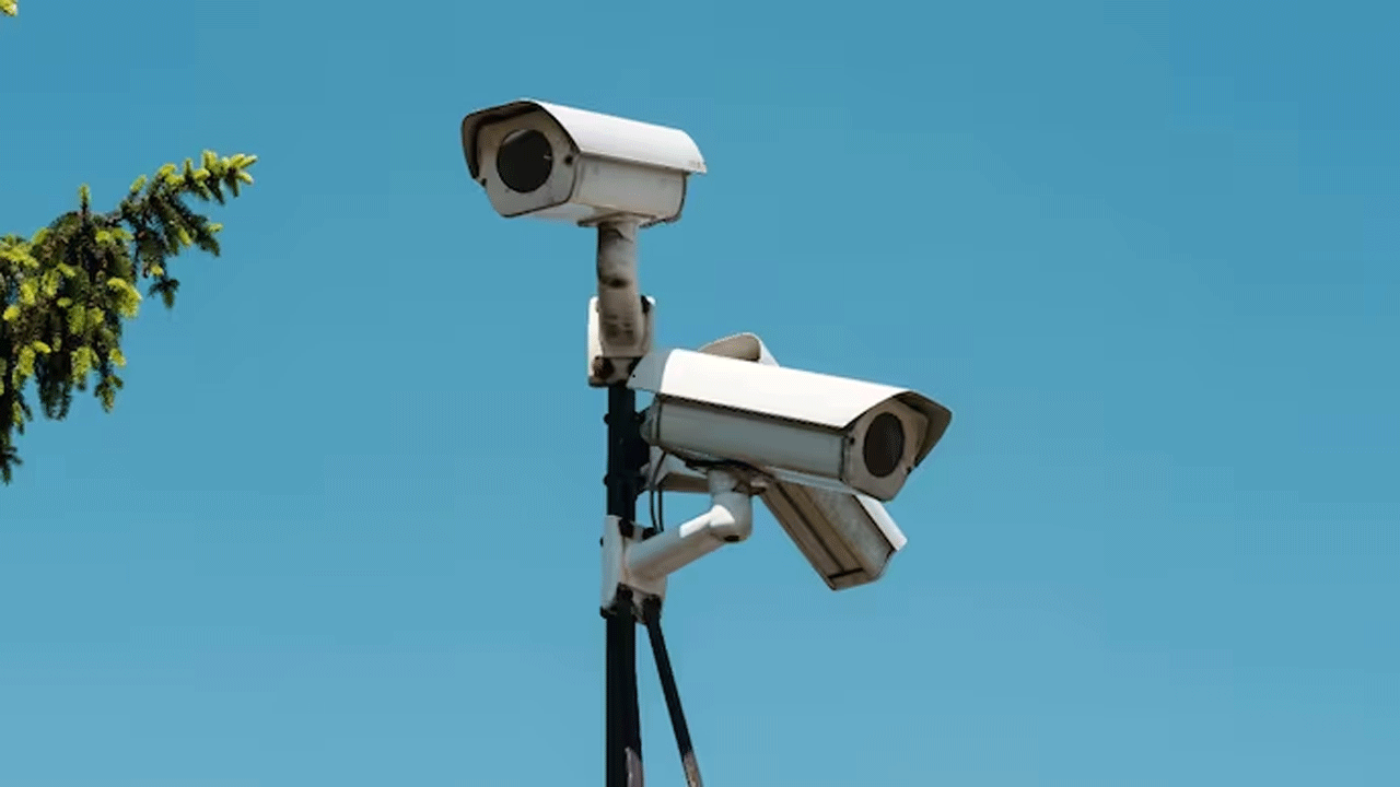 YouTuber | సీసీటీవీ కెమెరాను హ్యాక్ చేసి యూట్యూబ‌ర్ వ్య‌క్తిగ‌త వీడియో బ‌ట్ట‌బ‌య‌లు