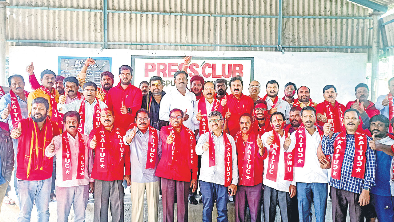 కార్మికుల హక్కులు సాధిస్తాం కొత్త గనుల కోసం కృషి చేస్తాం