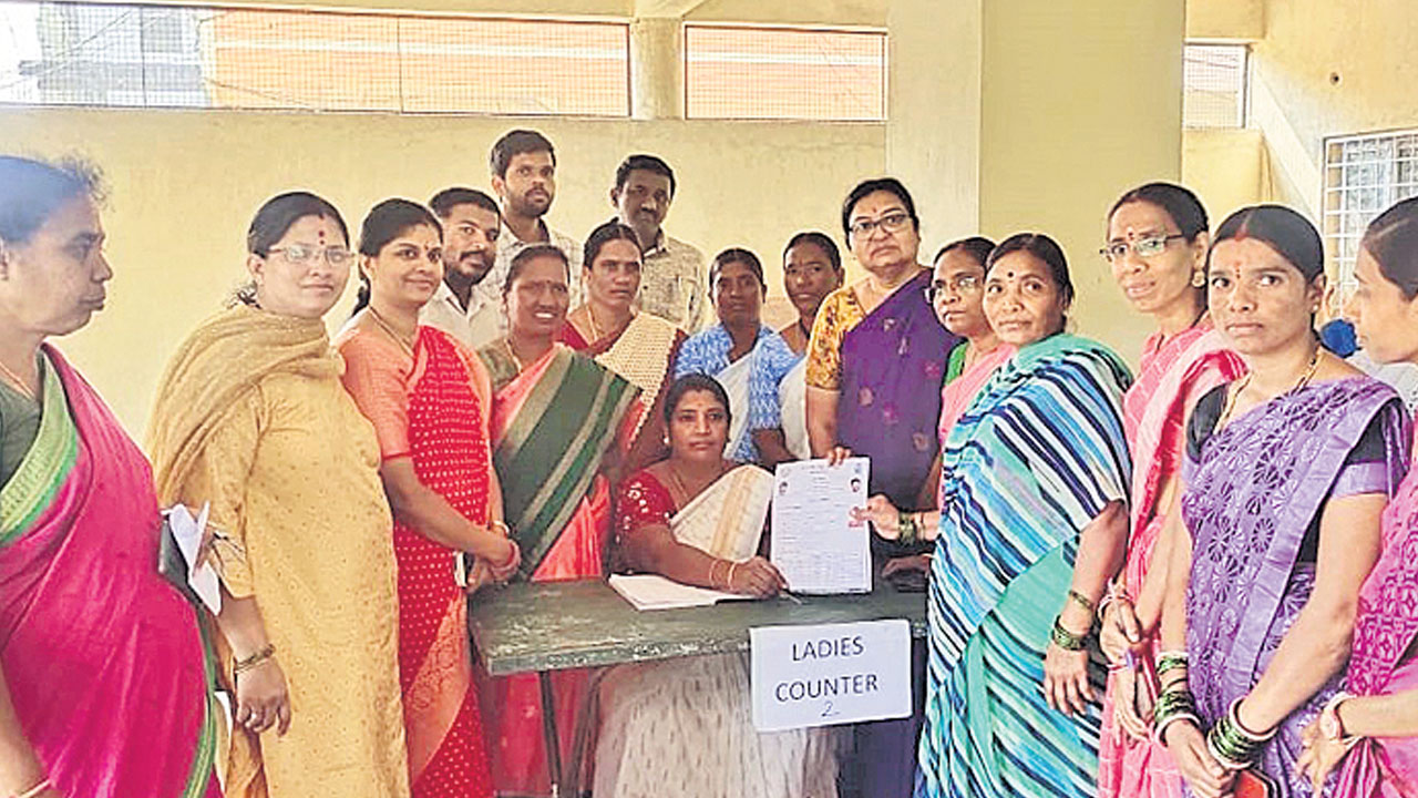 దరఖాస్తుల స్వీకరణ షురూ