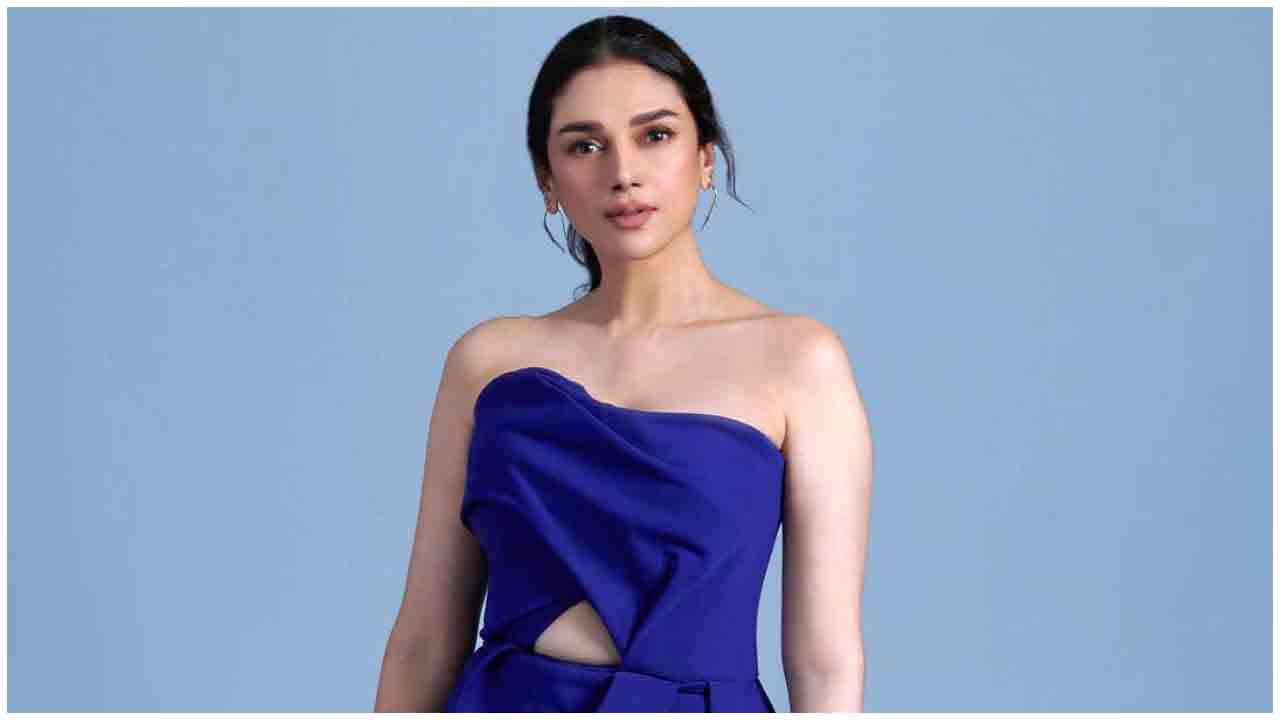 Aditi Rao Hydari | బ్లూ కలర్ డ్రెస్‌లో అదితి రావు హైదరీ సొగసులు..