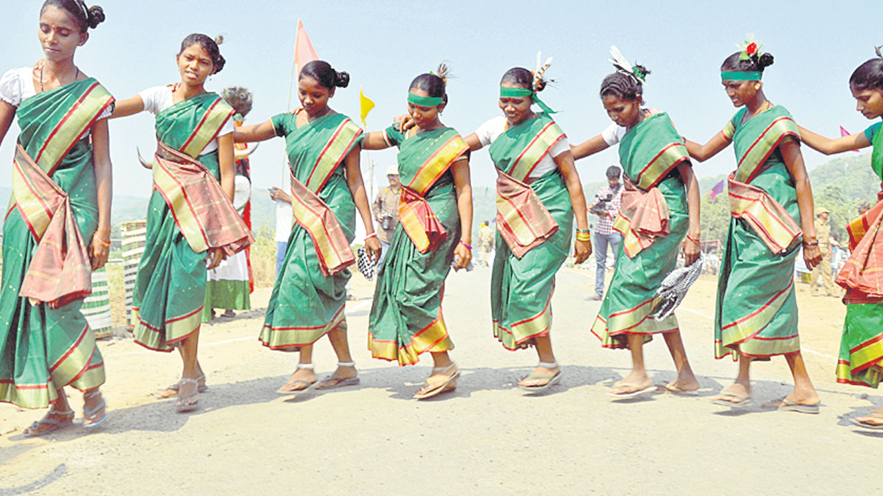 బీఆర్‌ఎస్‌కే జైకొట్టిన ఆదివాసులు