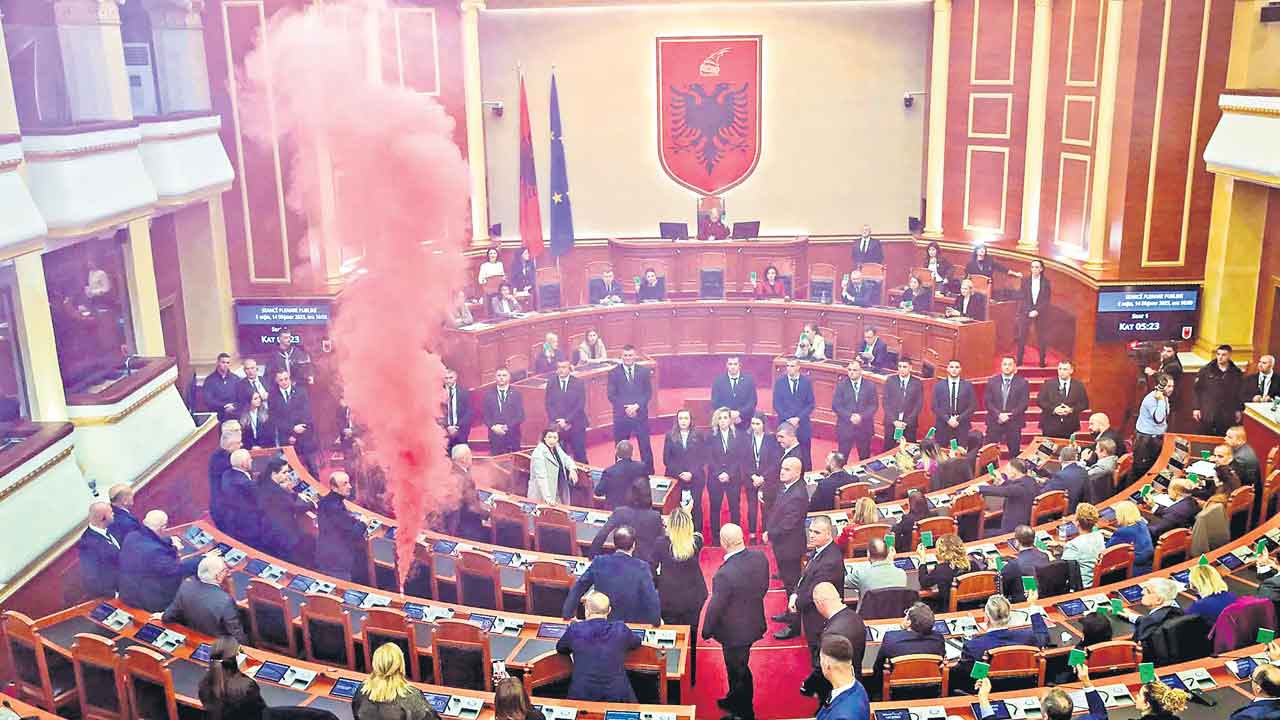 Albania | అల్బేనియా పార్లమెంట్‌లోనూ పొగ