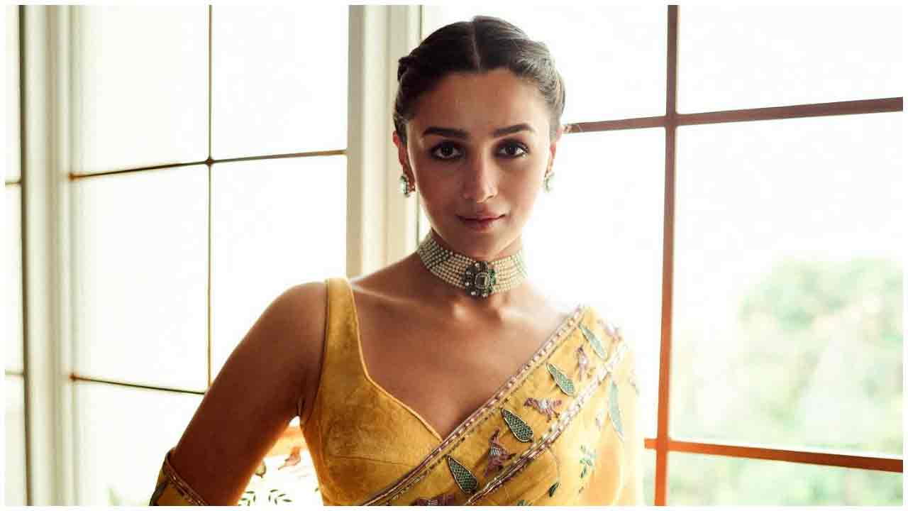 Alia Bhatt | చూపులతో మాయ చేస్తున్న అలియా భట్..