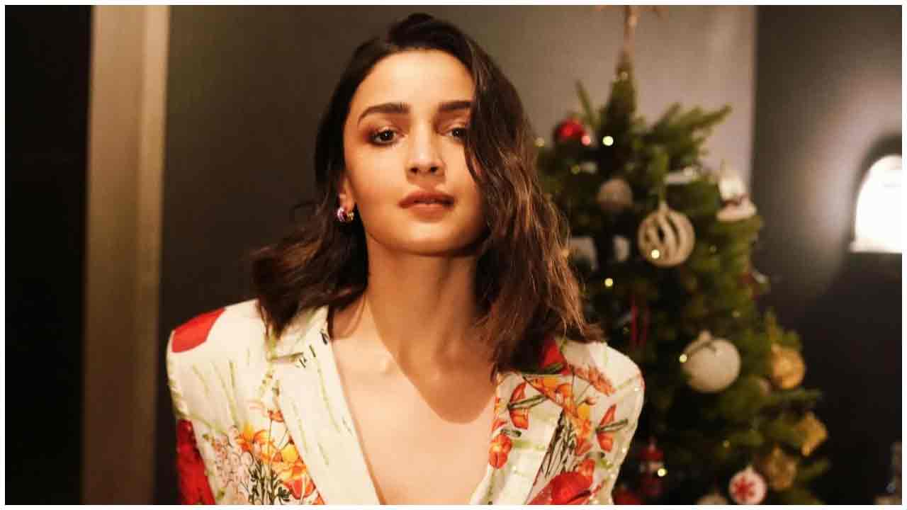 Alia Bhatt | అలియా అందాలు అదరహో..