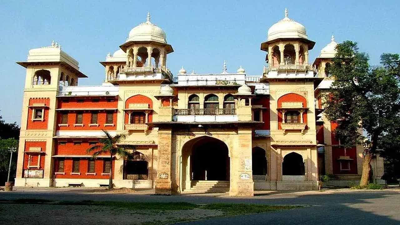 Allahabad | యూనివర్సిటీ హాస్టల్‌ గదిలో బాంబు తయారుచేస్తున్న విద్యార్థి.. ఒక్కసారిగా పేలడంతో..