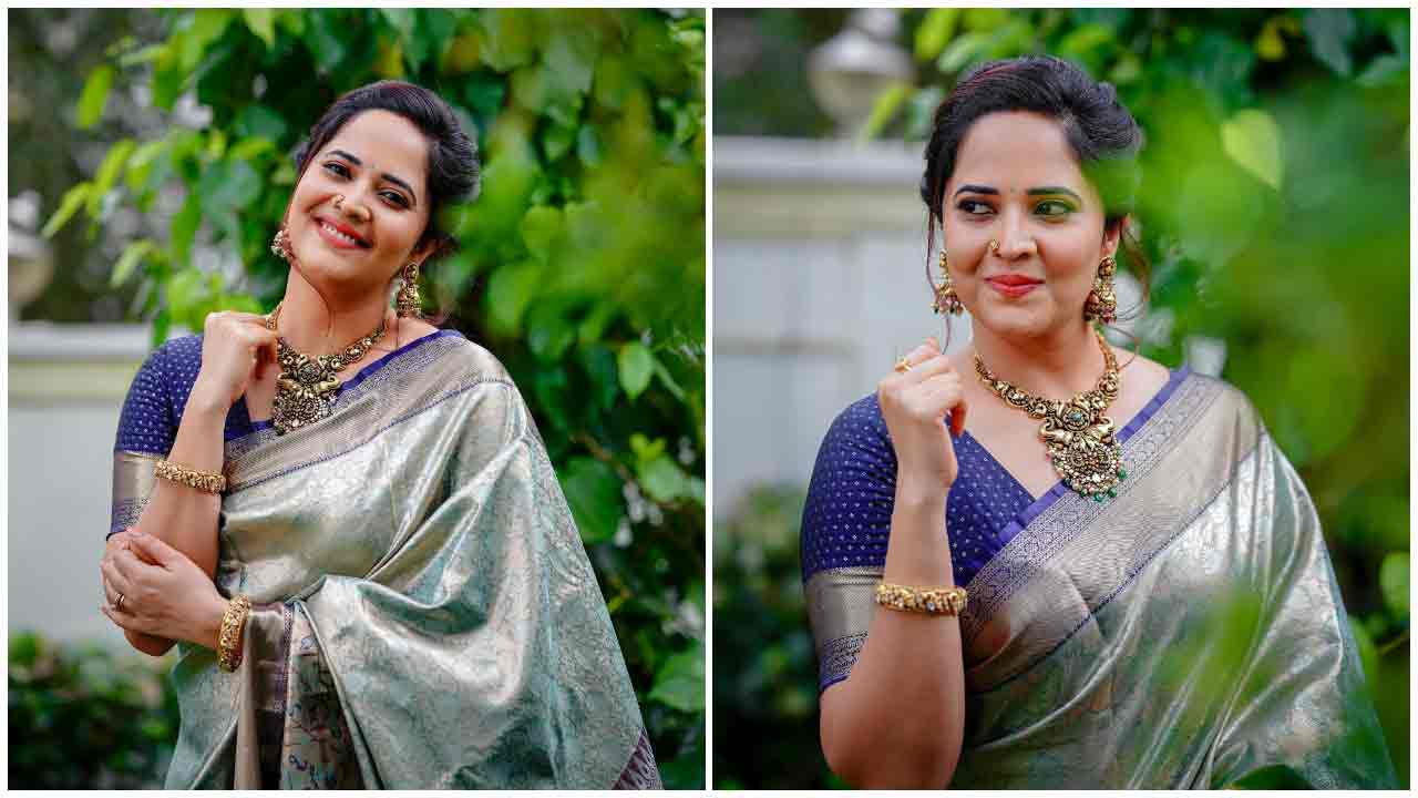 Anasuya Bharadwaj | ముసిముసి నవ్వులతో మైమరిపిస్తున్న అనసూయ భరద్వాజ్..