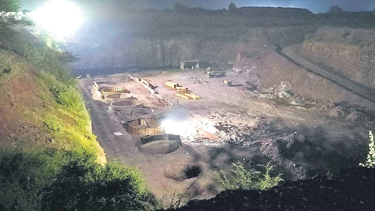 ఏపీ బరితెగింపు.. దొంగ రాత్రి గుట్టుచప్పుడు కాకుండా రాయలసీమ లిఫ్ట్‌ నిర్మాణం