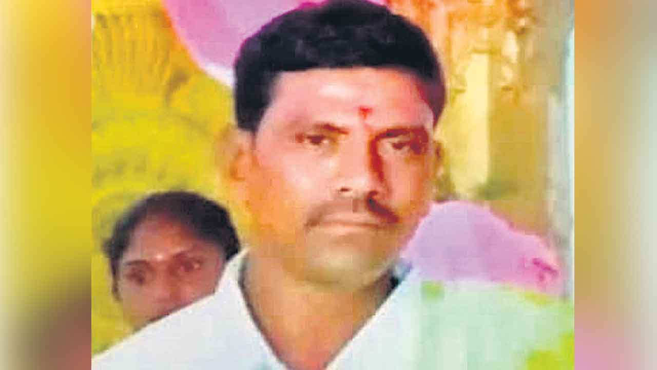 Gas KYC | ప్రాణం తీసిన గ్యాస్‌ కేవైసీ.. ఆదిలాబాద్‌లో తిండి లేక, చలికి తాళలేక వ్యక్తి మృతి