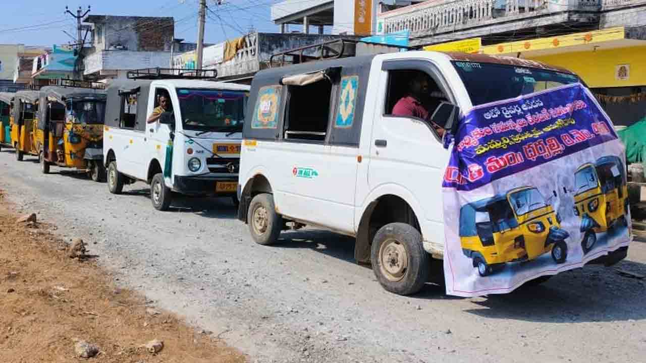 పూటగడవడమే కష్టంగా ఉన్నది