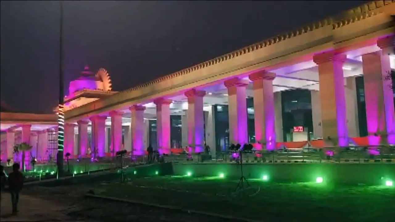 Ayodhya Dham | రంగురంగుల కాంతుల్లో తళుకులీనుతున్న ఆయోధ్య ధామ్‌ జంక్షన్‌.. Video