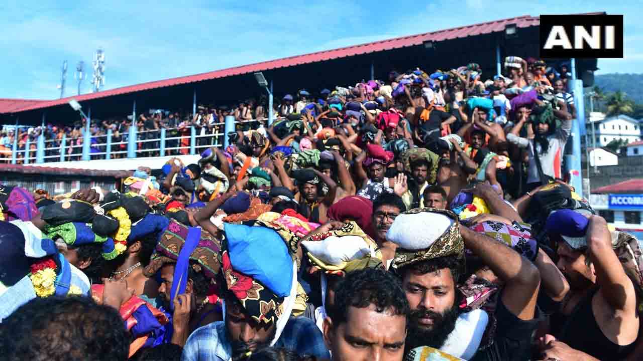 Sabarimala Temple | అయ్యప్ప భక్తులతో కిక్కిరిసిన శబరిమల.. కిలోమీటర్ల కొద్దీ క్యూలైన్స్‌