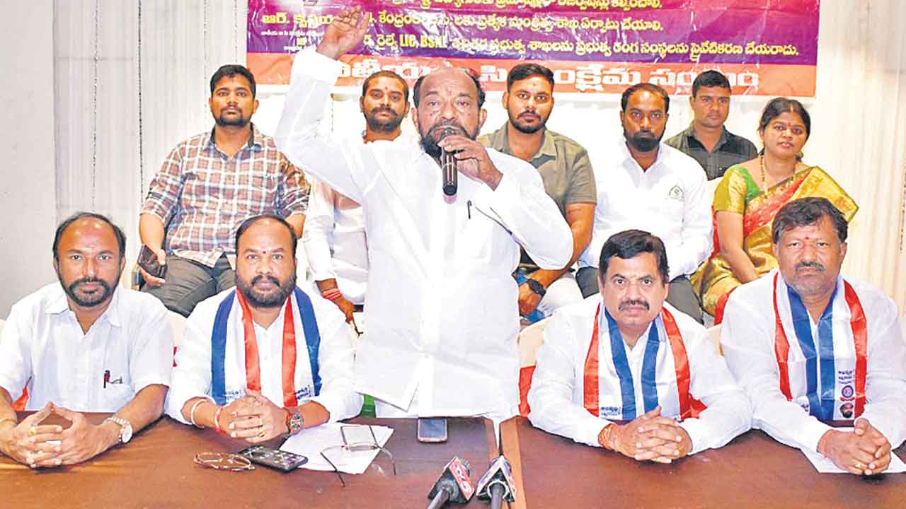 బీసీలకు గడ్కరీ క్షమాపణ చెప్పాలి: కృష్ణయ్య